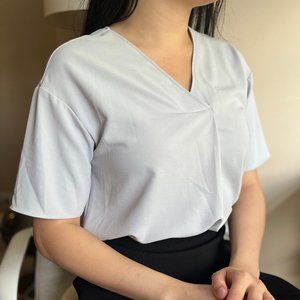 V-neck, drop shoulder, light grey UNIQLO work shirt S